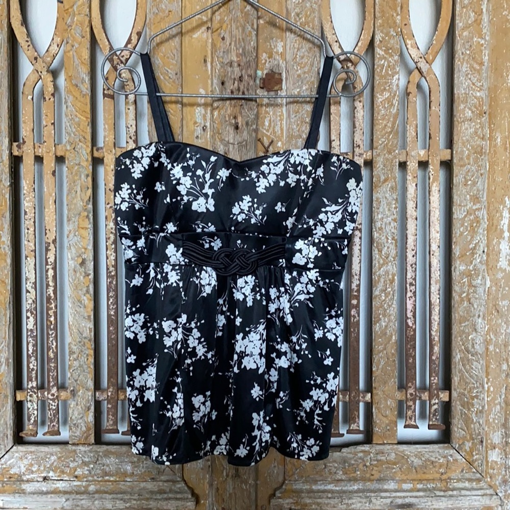 TORRID BLACK & WHITE TANKINI TOP 2X EXCELLENT